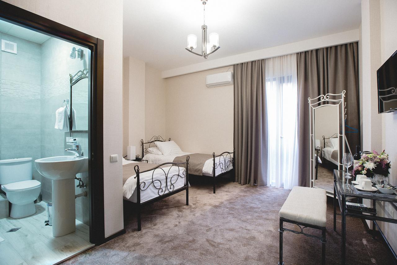 Hotel Golden Nugget Tbilisi Exterior foto